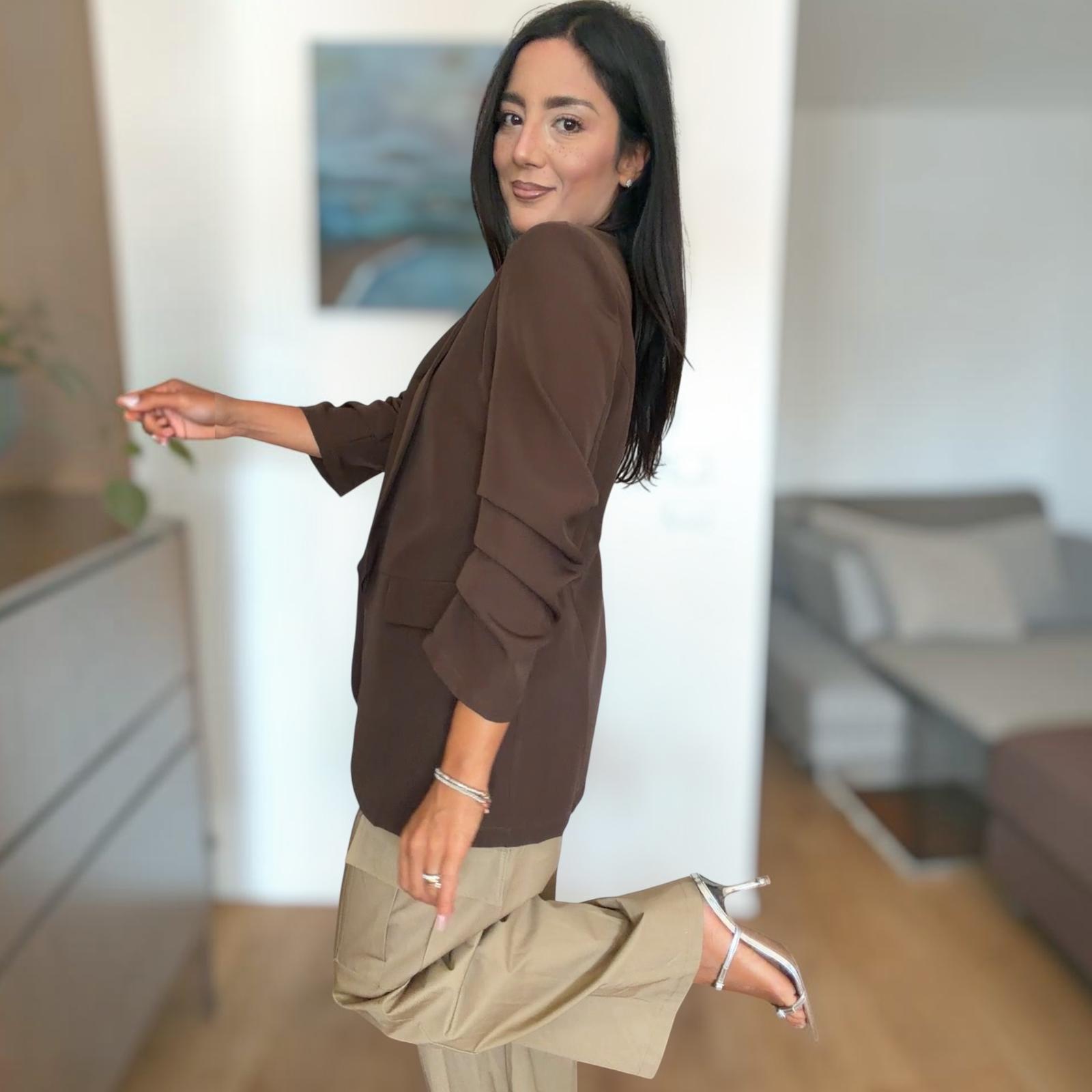 [NenaShop] SAMMY Giacca con Manica a Tre Quarti e Drappeggio e con Patte Laterali
