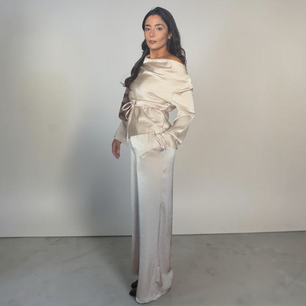 [NenaShop] SANDRA Set - Completo Due Pezzi in Satin Camicetta e Pantalone con elastico in vita