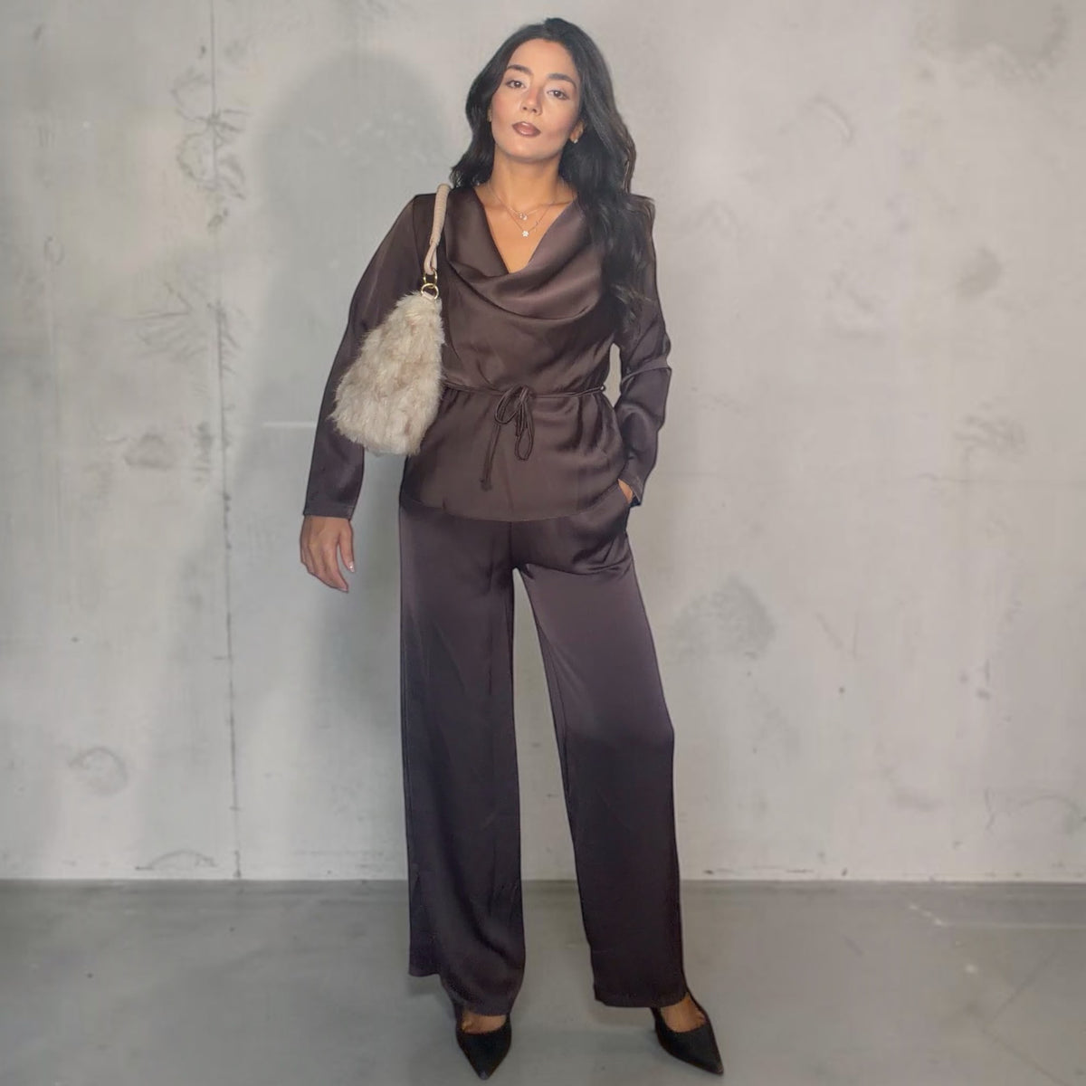[NenaShop] SANDRA Set - Completo Due Pezzi in Satin Camicetta e Pantalone con elastico in vita