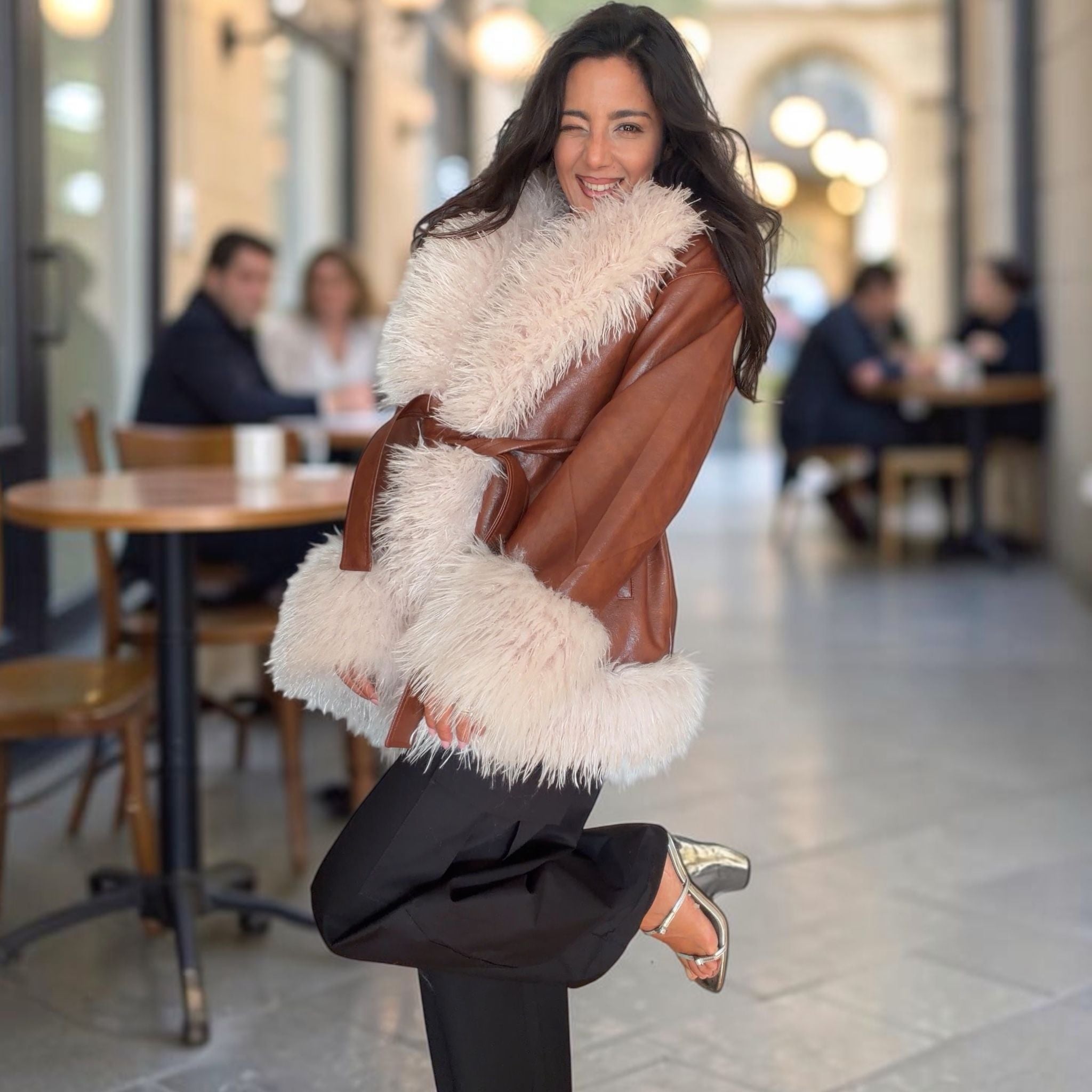 [NenaShop] URBAN YETI Cappotto In Ecopelle Con Dettagli In Finta Pelliccia Foderato All Interno Con Finta Pelliccia Taglia Unica
